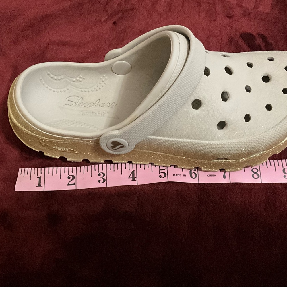 Skechers Arch Fit Crocs-Like Sandals - Picture 5 of 15